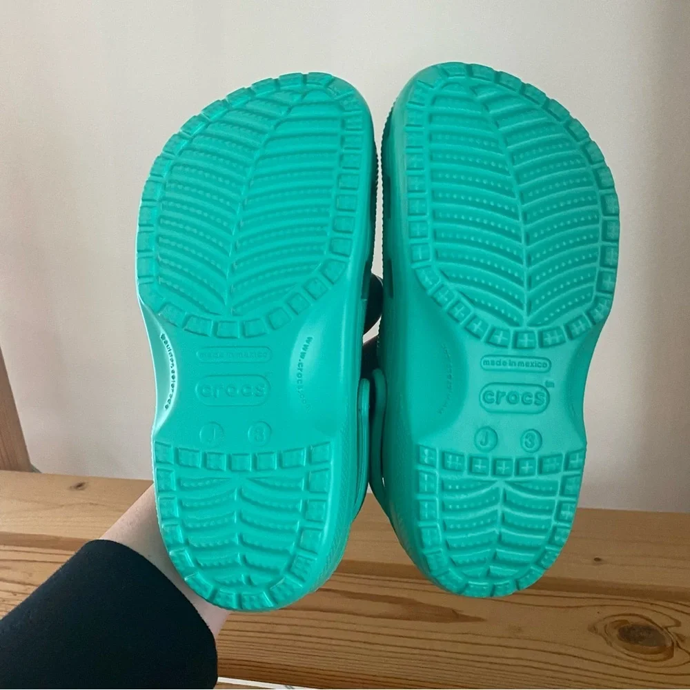 CROCS Kids' Classic Clog Sea Foam Green J3 - Picture 11 of 12